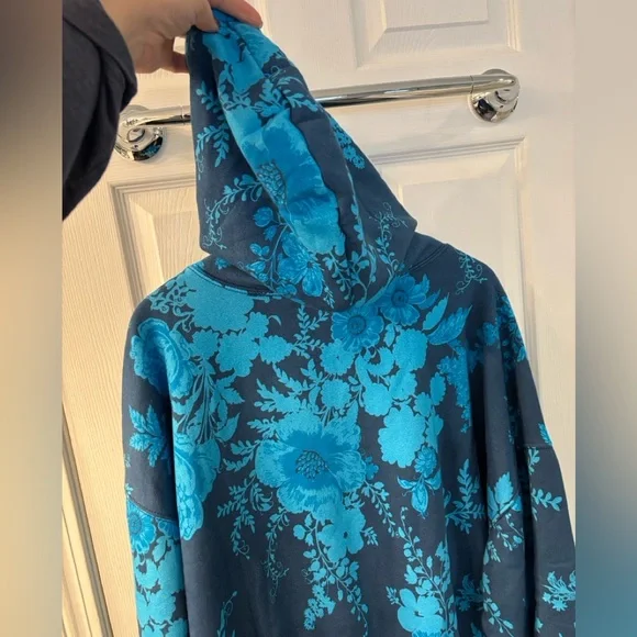 FP Movement Sprint To The Finish Printed Hoodie in Blue Floral, size Medium, NWT - Picture 9 of 12